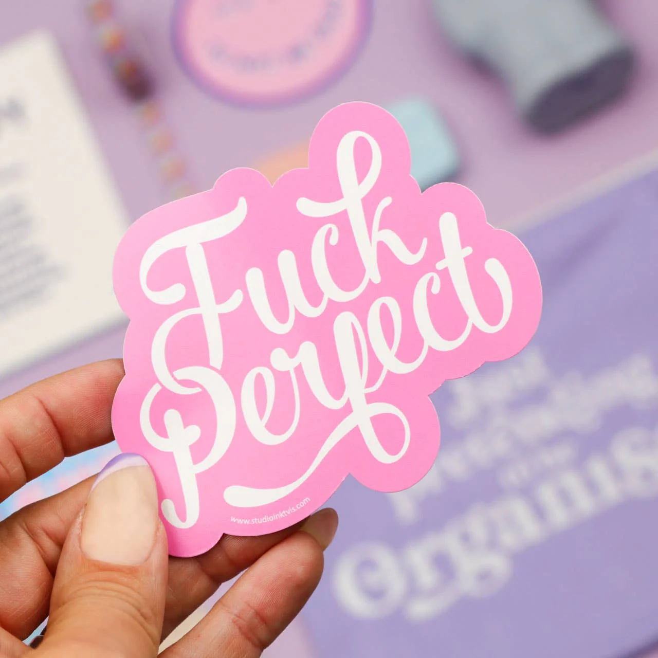 Klistermärke "Fuck Perfect" – Unikt väderbeständigt sticker för alla ytor - Image 4