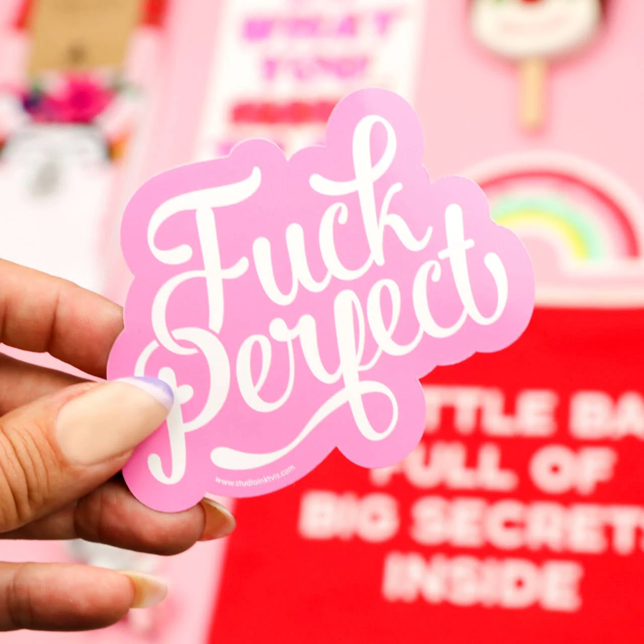 Klistermärke "Fuck Perfect" – Unikt väderbeständigt sticker för alla ytor - Image 5