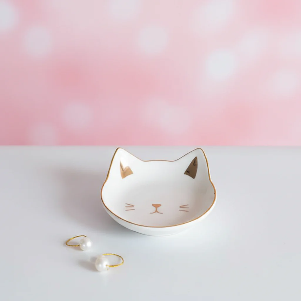 Kawaii kattfat i vitt porslin - Smyckesfat eller godisskål med söt kattdesign